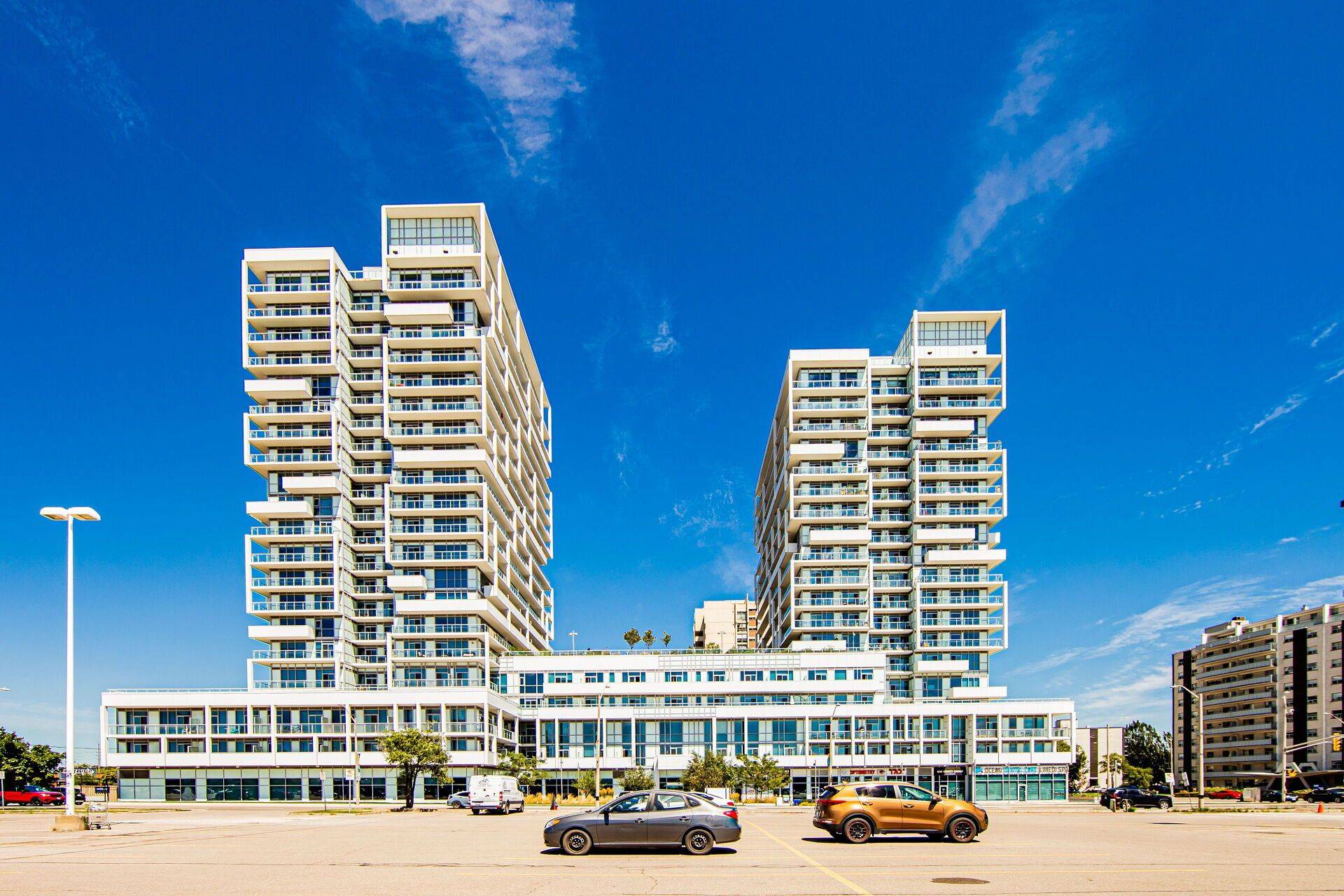 55 Speers RD #410, Oakville, ON L6K 0H9