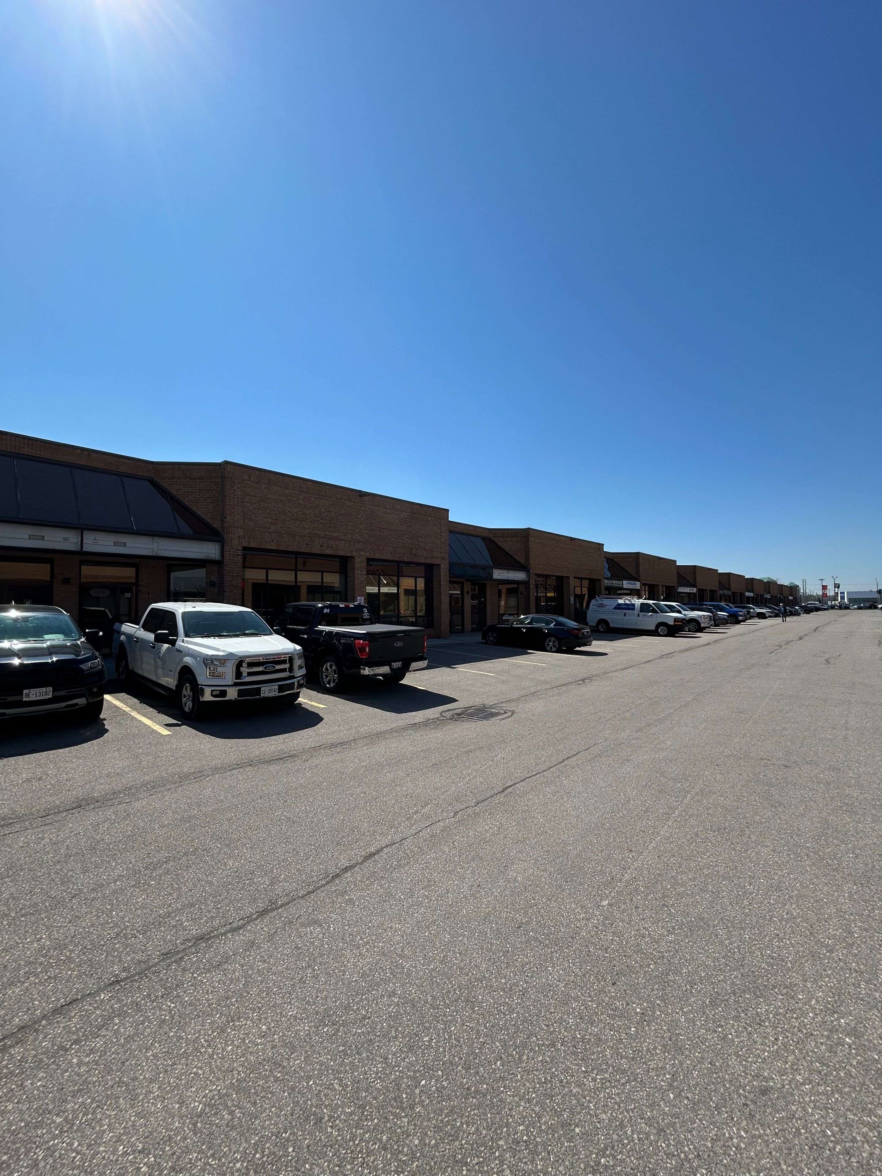 775 Pacific RD #22, Oakville, ON L6L 6M4