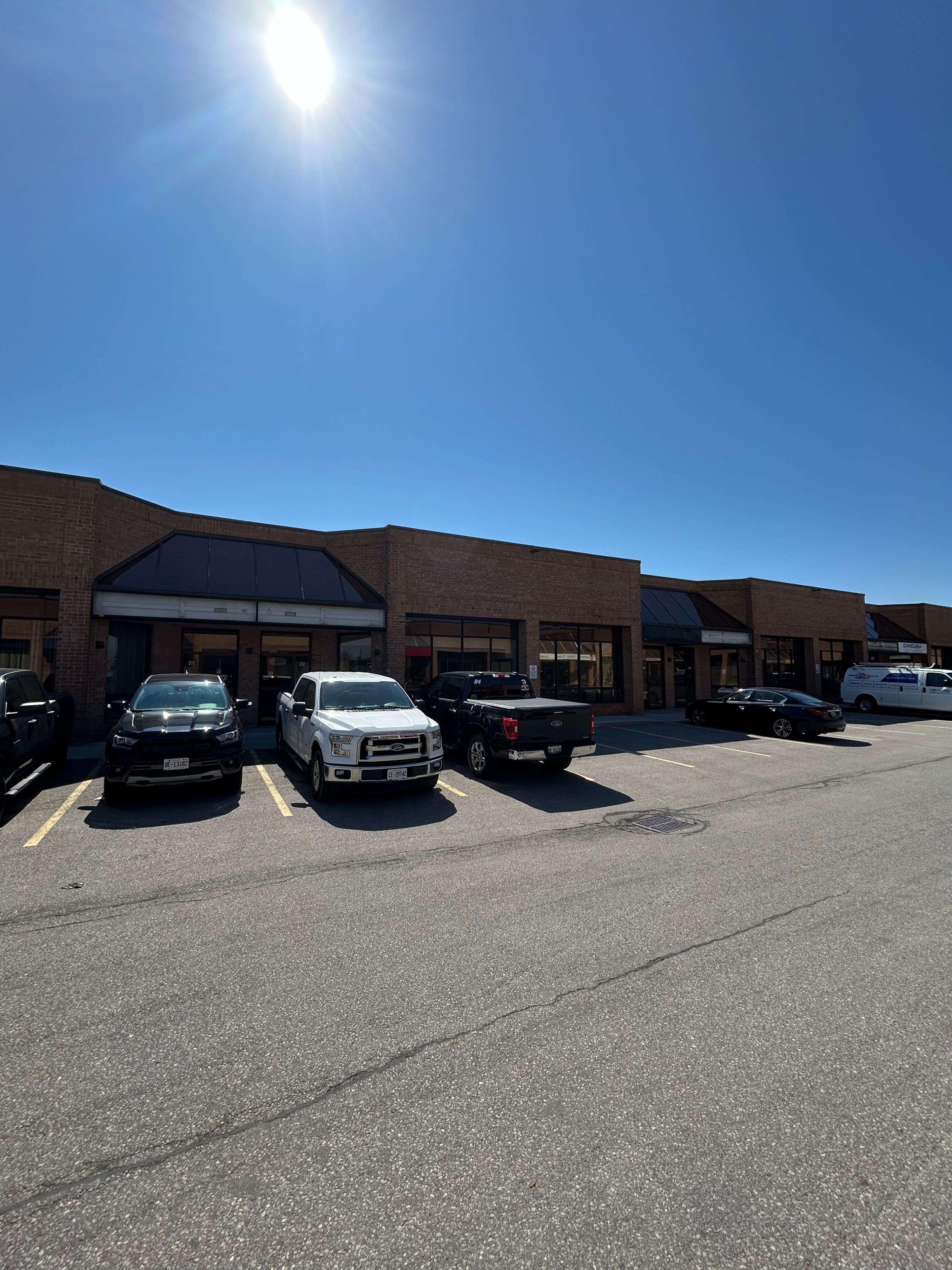 775 Pacific RD #22, Oakville, ON L6L 6M4