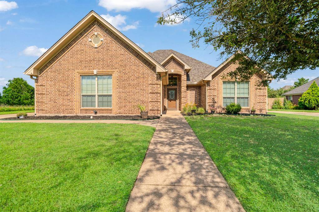 1810 Meadowview Drive, Reno, TX 75462