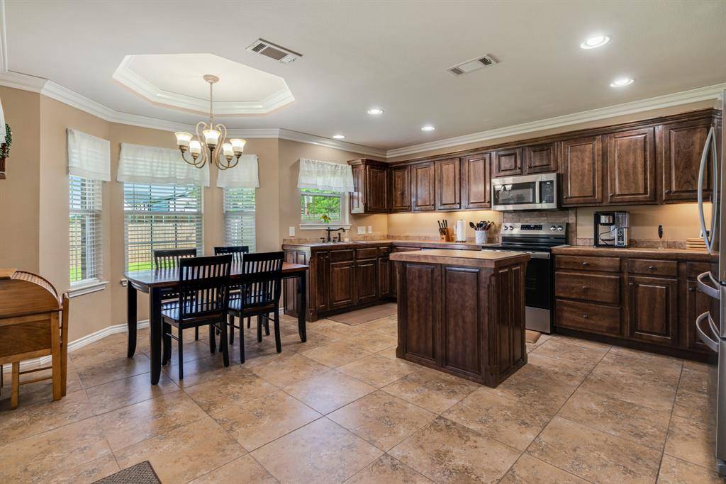 1810 Meadowview Drive, Reno, TX 75462