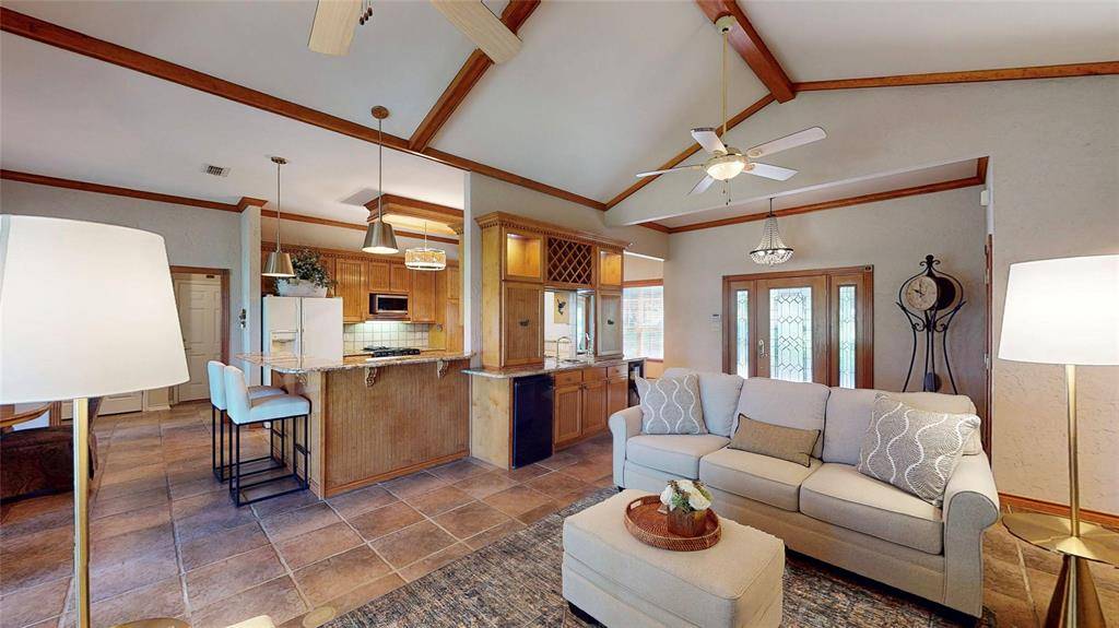 701 County Road 3608, Bullard, TX 75757