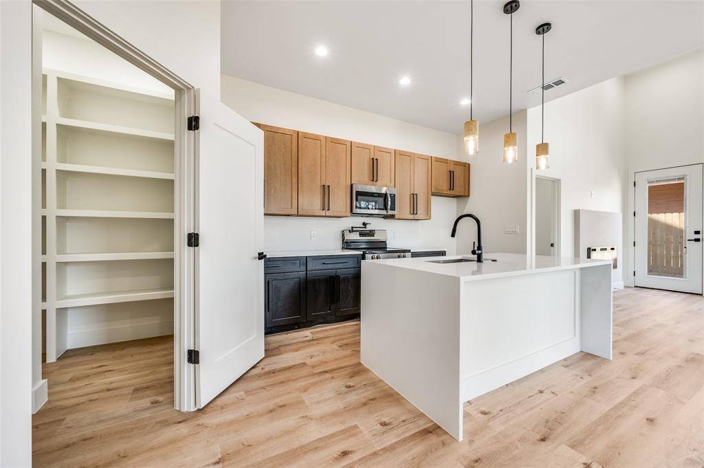 407 Bobbie Street, Dallas, TX 75203