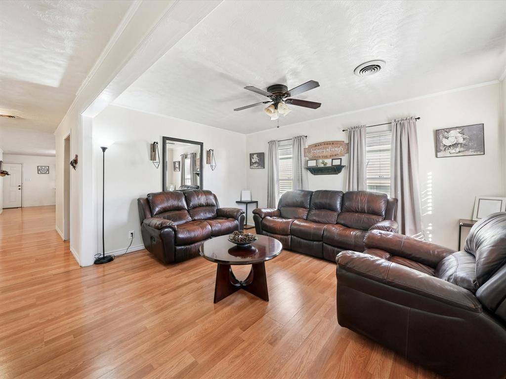 1215 Tarpley Avenue, Dallas, TX 75211