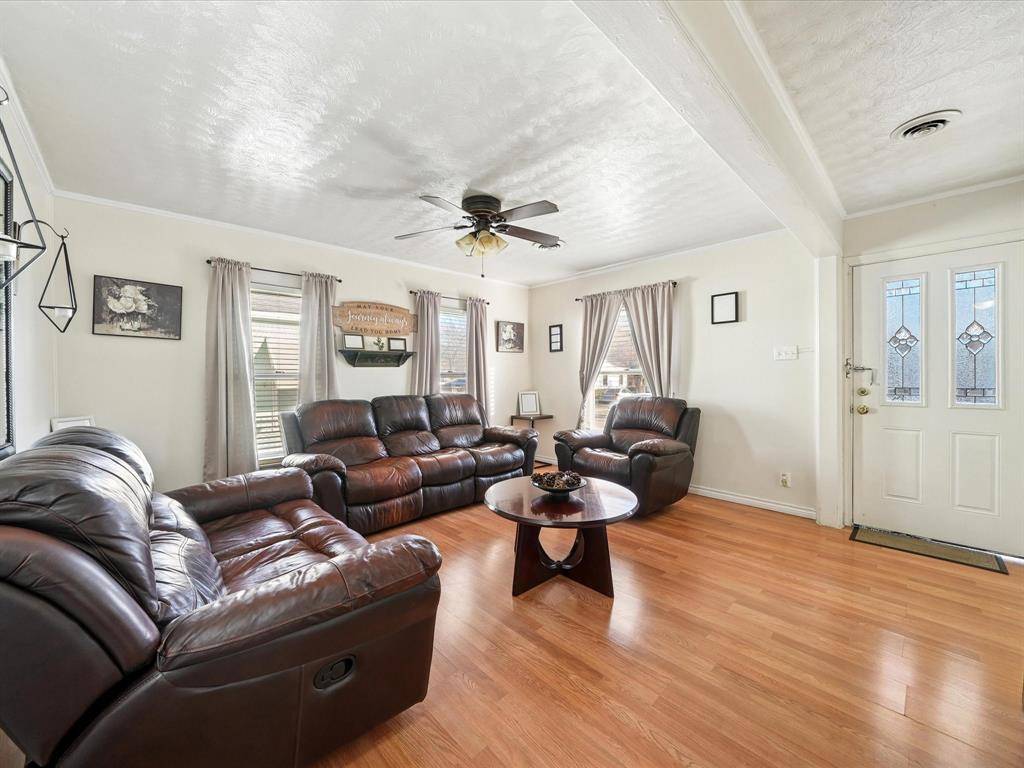 1215 Tarpley Avenue, Dallas, TX 75211