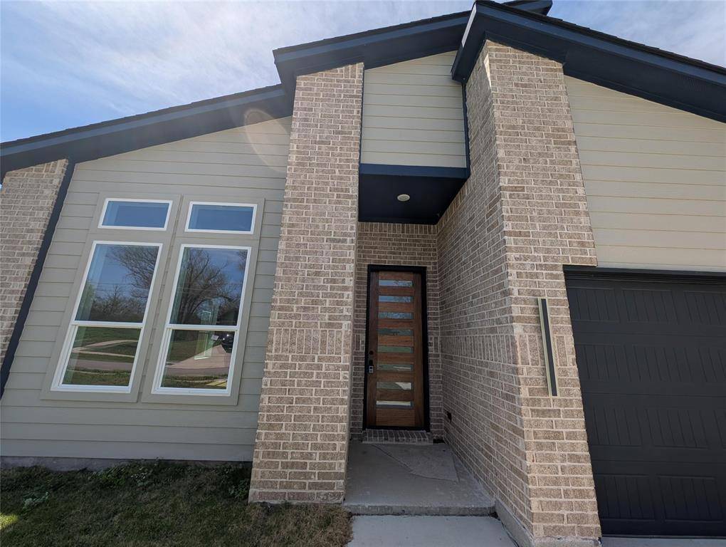 1890 JOHNSON Street, Greenville, TX 75401