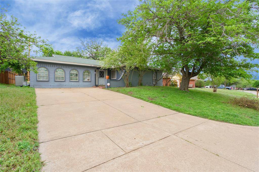 216 Rolling Hills Drive, Aledo, TX 76008