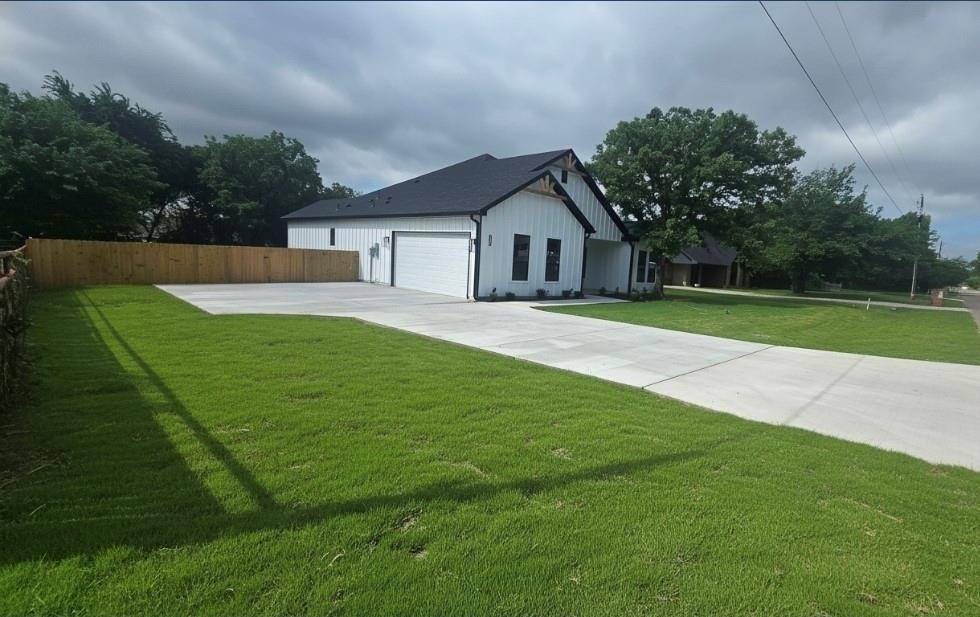 1106 East Sixth Street, Springtown, TX 76082