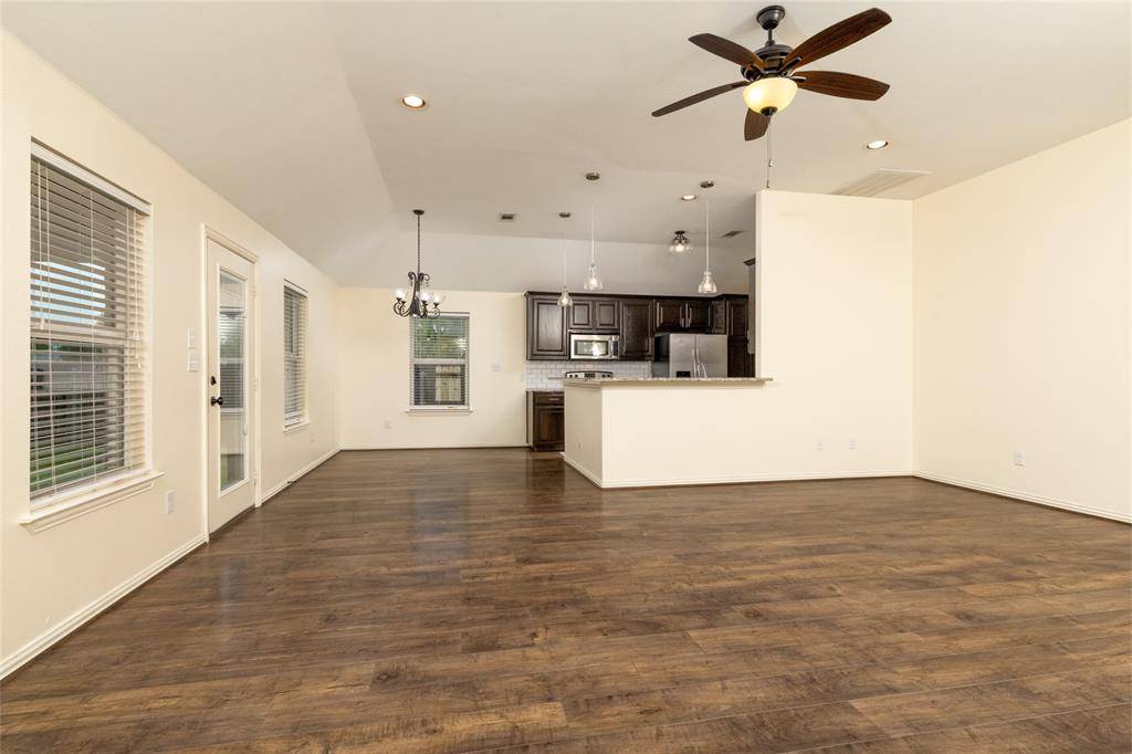 405 Kimbrough Road, Azle, TX 76020