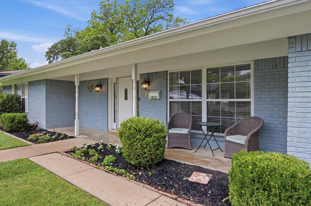 1812 Saxony Road, Fort Worth, TX 76116