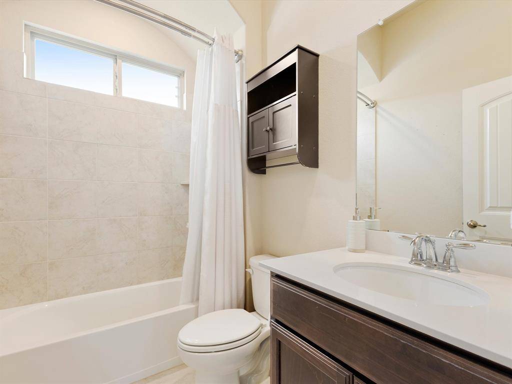 614 Woodridge Drive, Oak Point, TX 75068