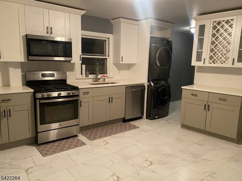 64 Congress St, Newark City, NJ 07105