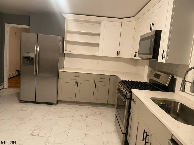 64 Congress St, Newark City, NJ 07105