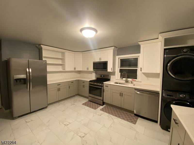 64 Congress St, Newark City, NJ 07105