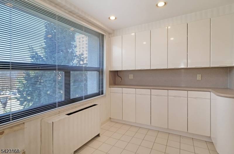 2 Claridge Dr. 1LE, Verona Twp., NJ 07044