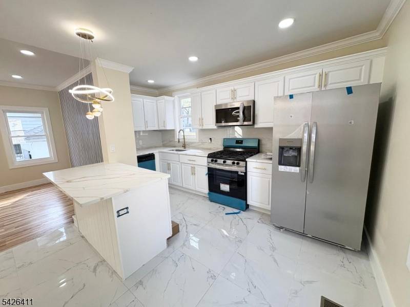 87 Pine Grove Ter, Newark City, NJ 07106