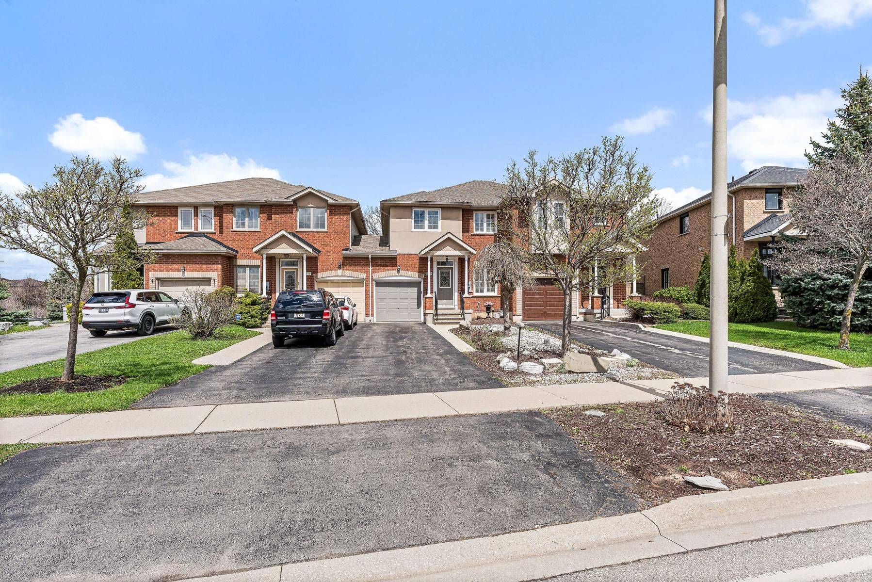 2393 Dalebrook DR, Oakville, ON L6H 6K4