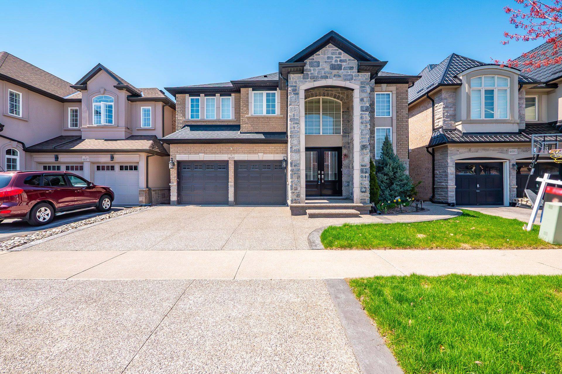 4689 Leanna Heights RD, Burlington, ON L7M 0G3