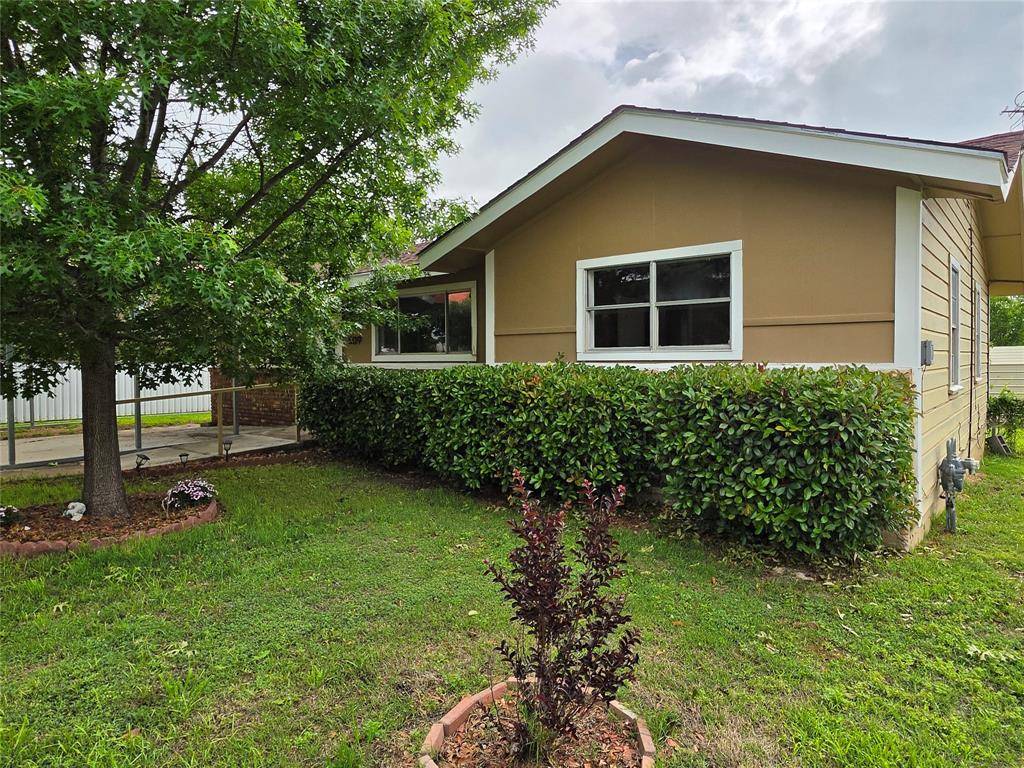 509 Starkey Street, Bangs, TX 76823