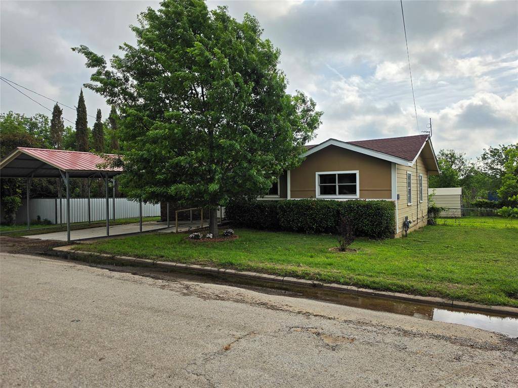 509 Starkey Street, Bangs, TX 76823