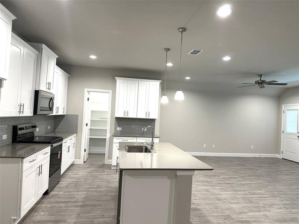 211 Tristan Street, Mansfield, TX 76063