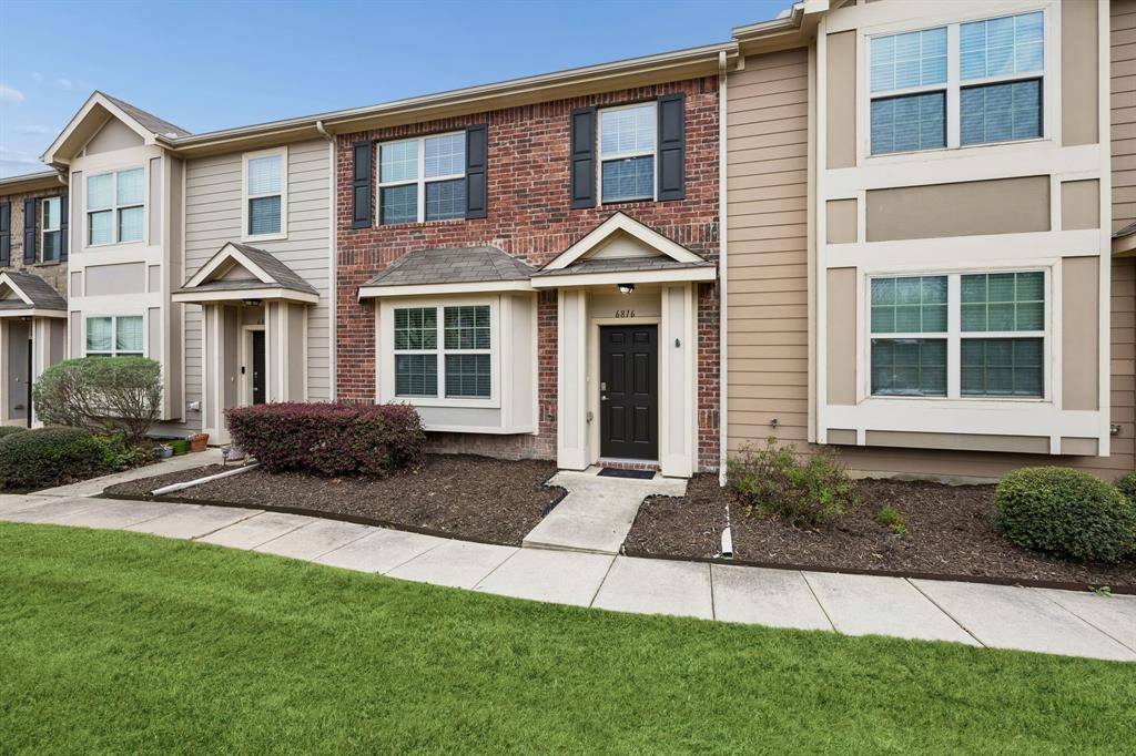 6816 Carrington Lane, Fort Worth, TX 76137