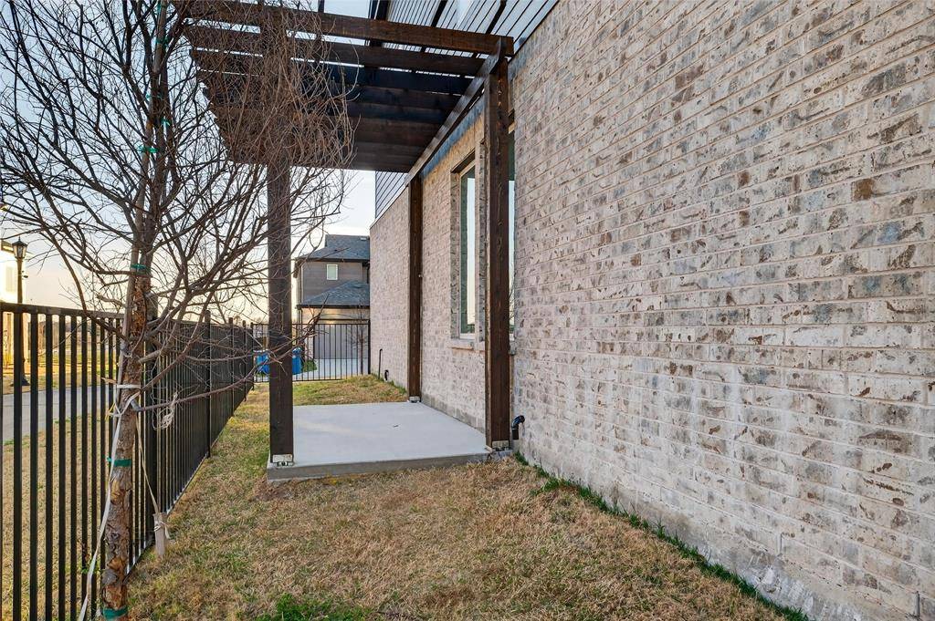 8901 Lowell Street, Rowlett, TX 75089