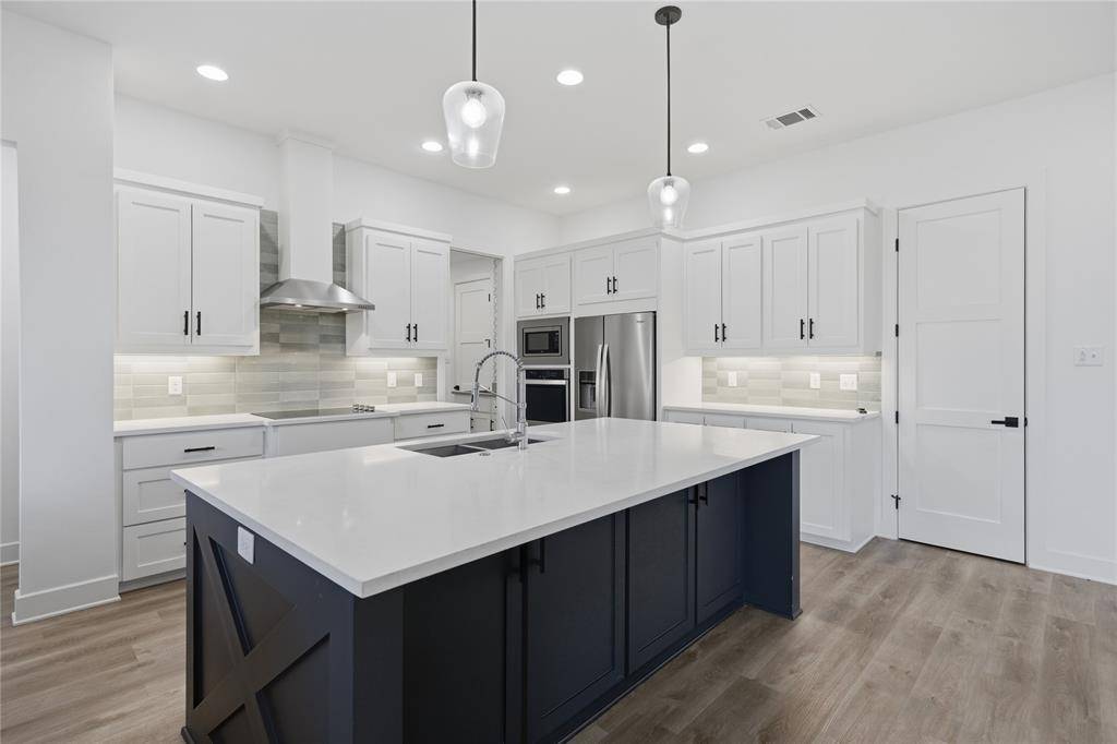 314 W James Street, Mabank, TX 75147