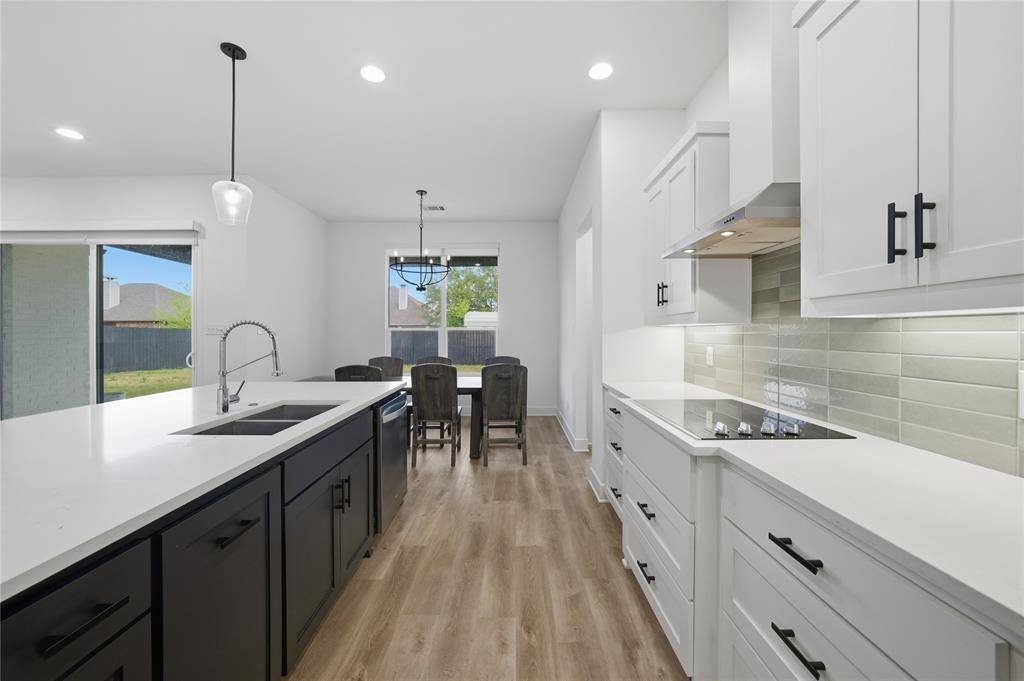 314 W James Street, Mabank, TX 75147