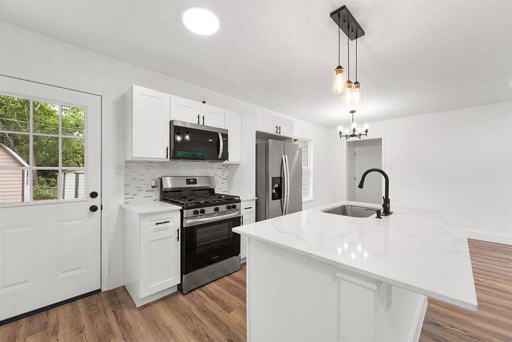 2114 Tisinger Avenue, Dallas, TX 75228