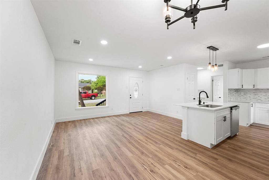 2114 Tisinger Avenue, Dallas, TX 75228