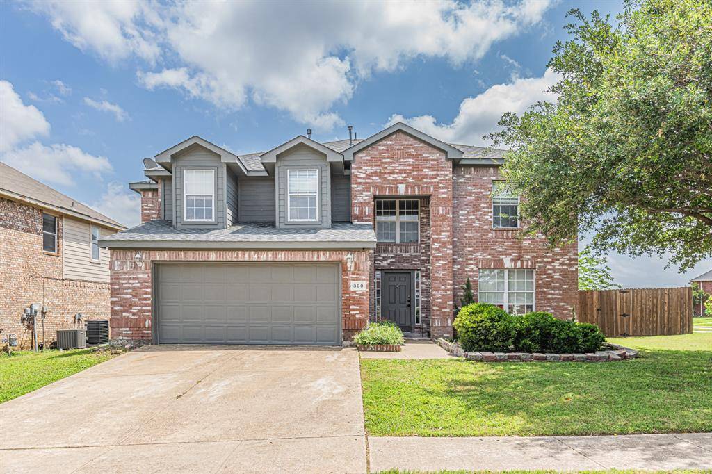 300 Creek Point Lane, Arlington, TX 76002