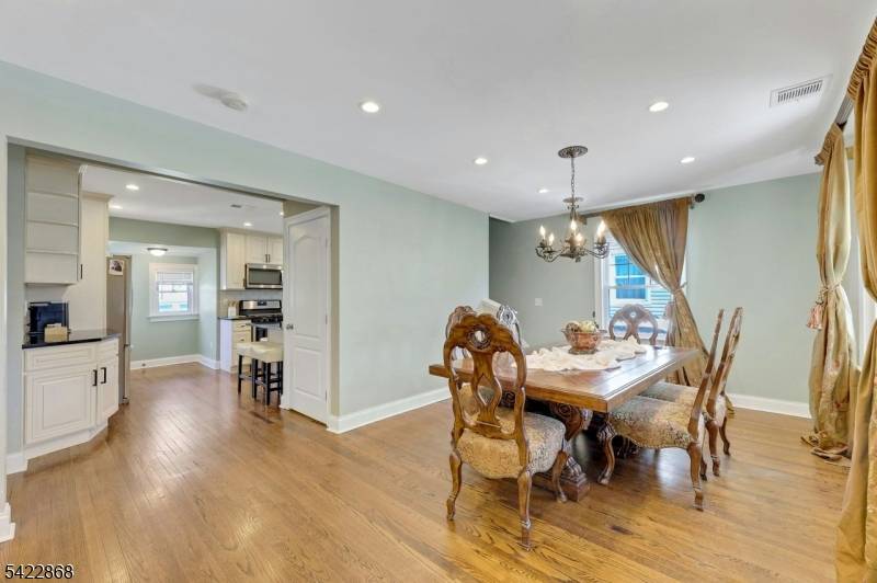 28 Harper Ter, Cedar Grove Twp., NJ 07009