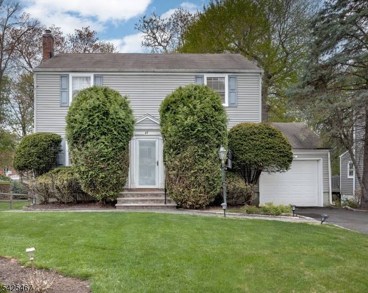 27 Longacre Dr, Livingston Twp., NJ 07039