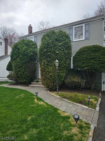 27 Longacre Dr, Livingston Twp., NJ 07039