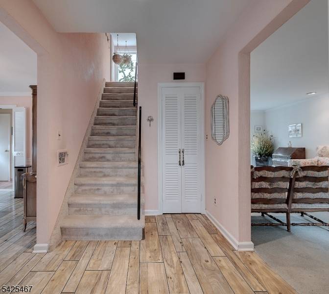 27 Longacre Dr, Livingston Twp., NJ 07039