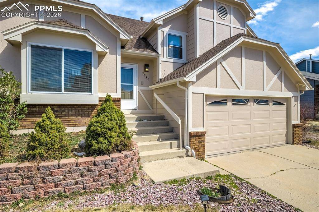 3940 Dewpoint DR, Colorado Springs, CO 80920