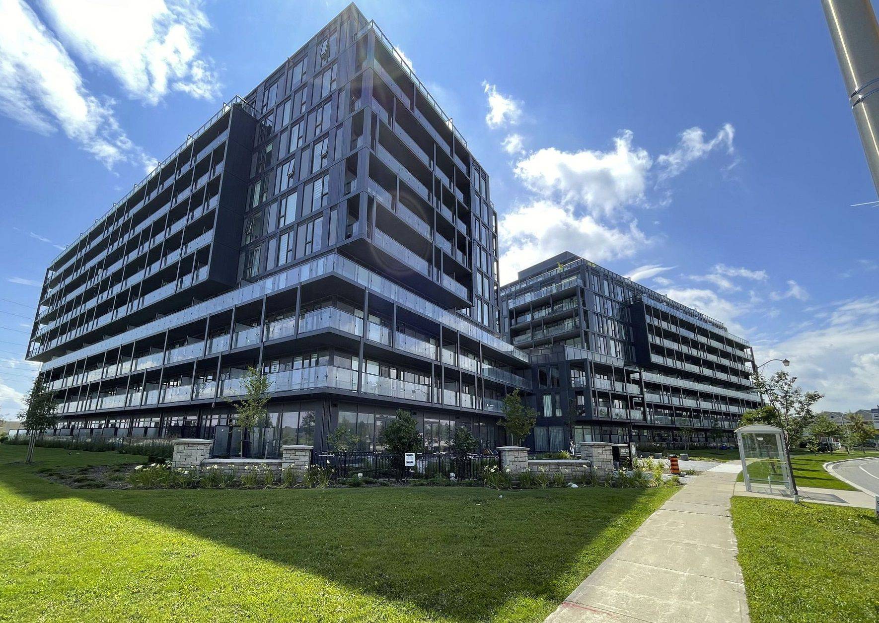 3200 Dakota Common N/A #B815, Burlington, ON L7M 2A8