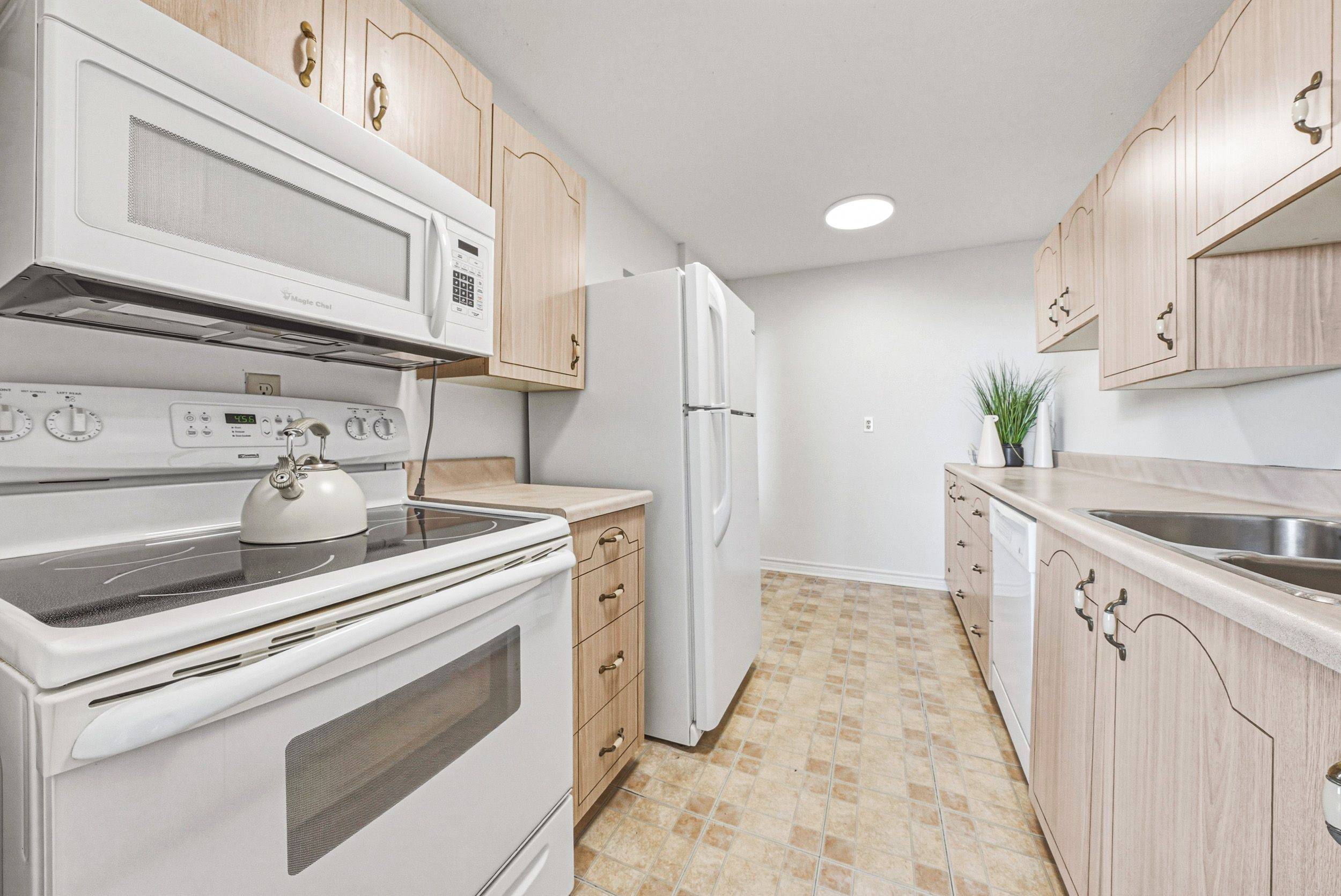 2055 UPPER MIDDLE RD #705, Burlington, ON L7P 3P4