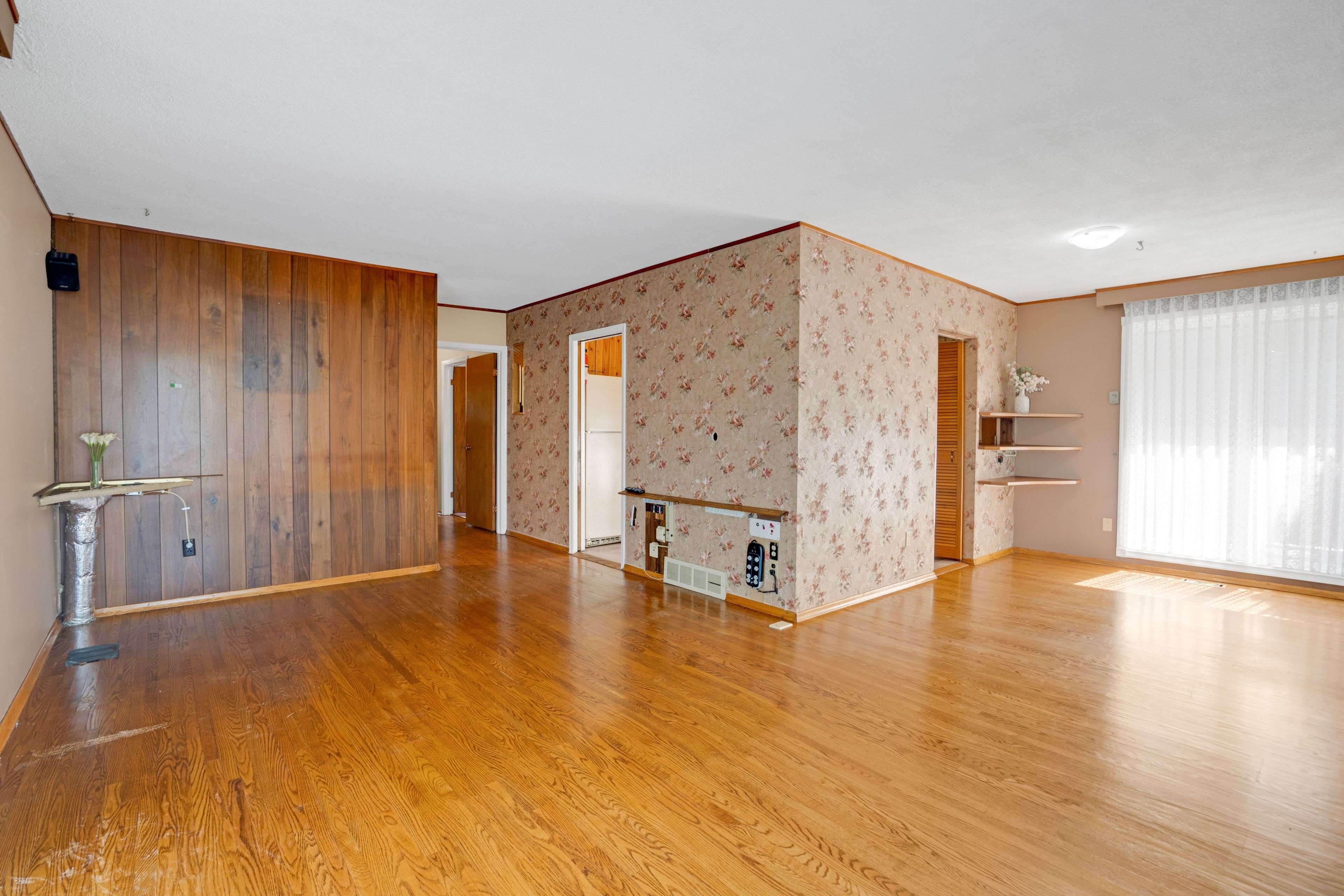 502 Falgarwood DR, Oakville, ON L6H 1N3