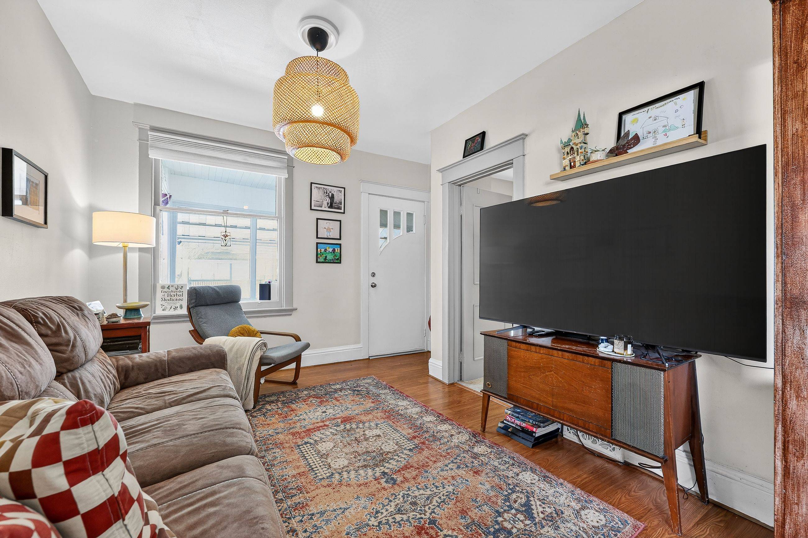 105 Barons AVE N, Hamilton, ON L8H 5A5