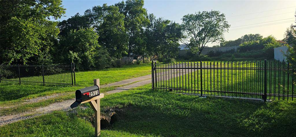 2511 Lora Lane, Balch Springs, TX 75180