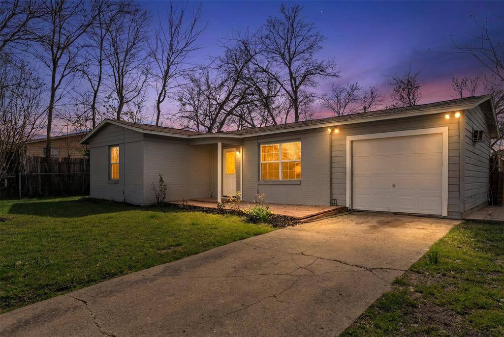 1112 E Mitchell Street, Arlington, TX 76010