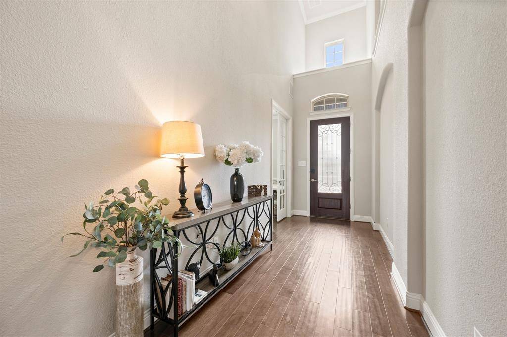 1015 Mountain Laurel Drive, Euless, TX 76039