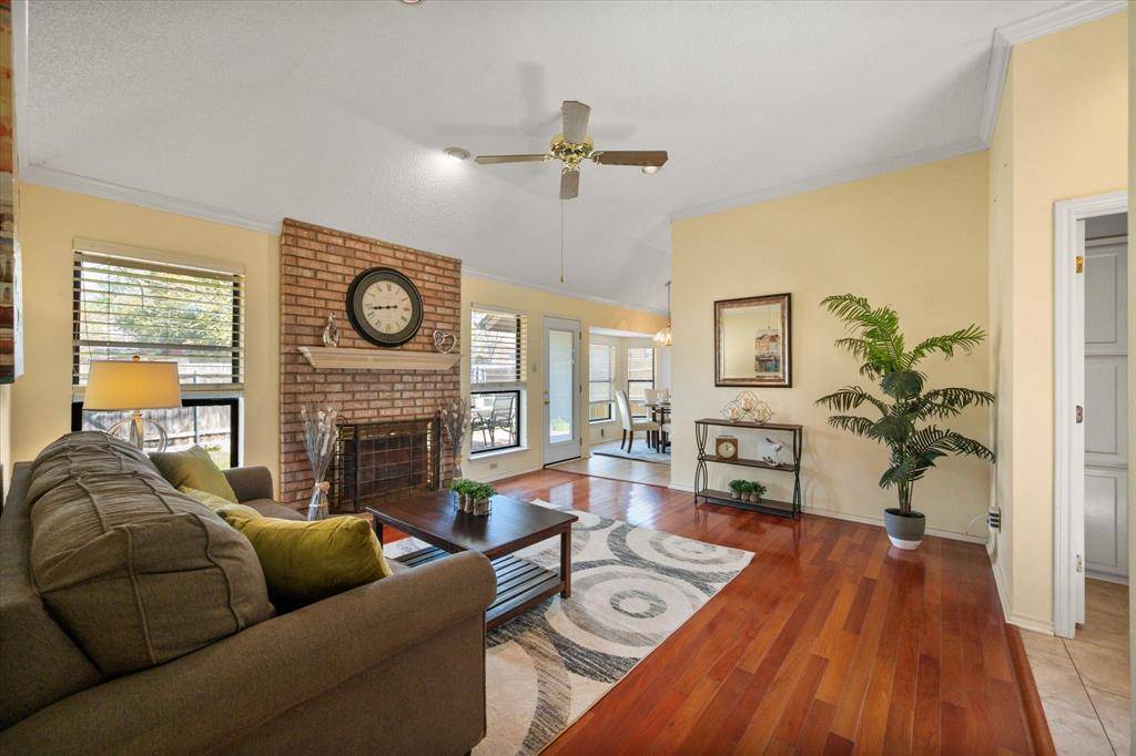 2207 Hunter View Court, Arlington, TX 76013