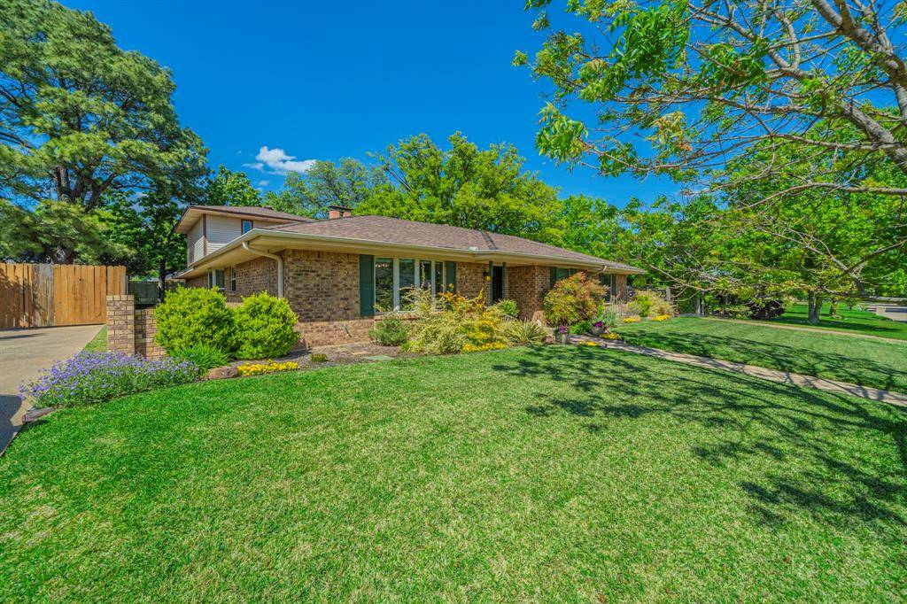 2422 Greenwood Drive, Grand Prairie, TX 75050