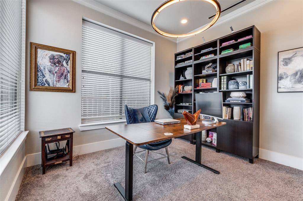 2043 Canada Drive, Dallas, TX 75212