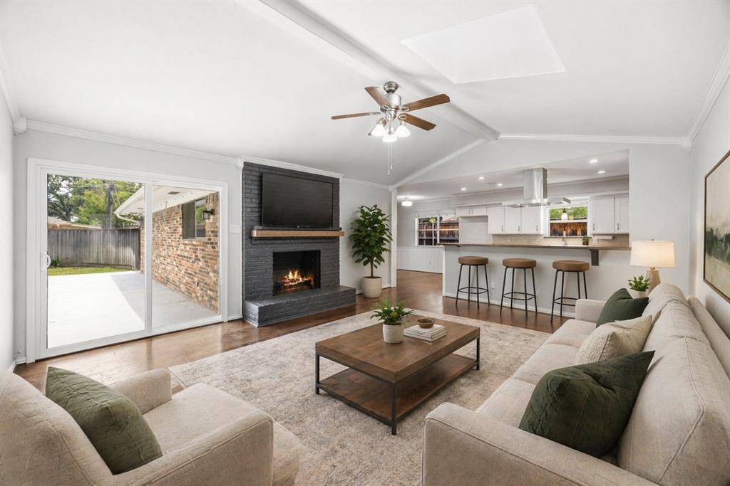 9424 Hunters Creek Drive, Dallas, TX 75243