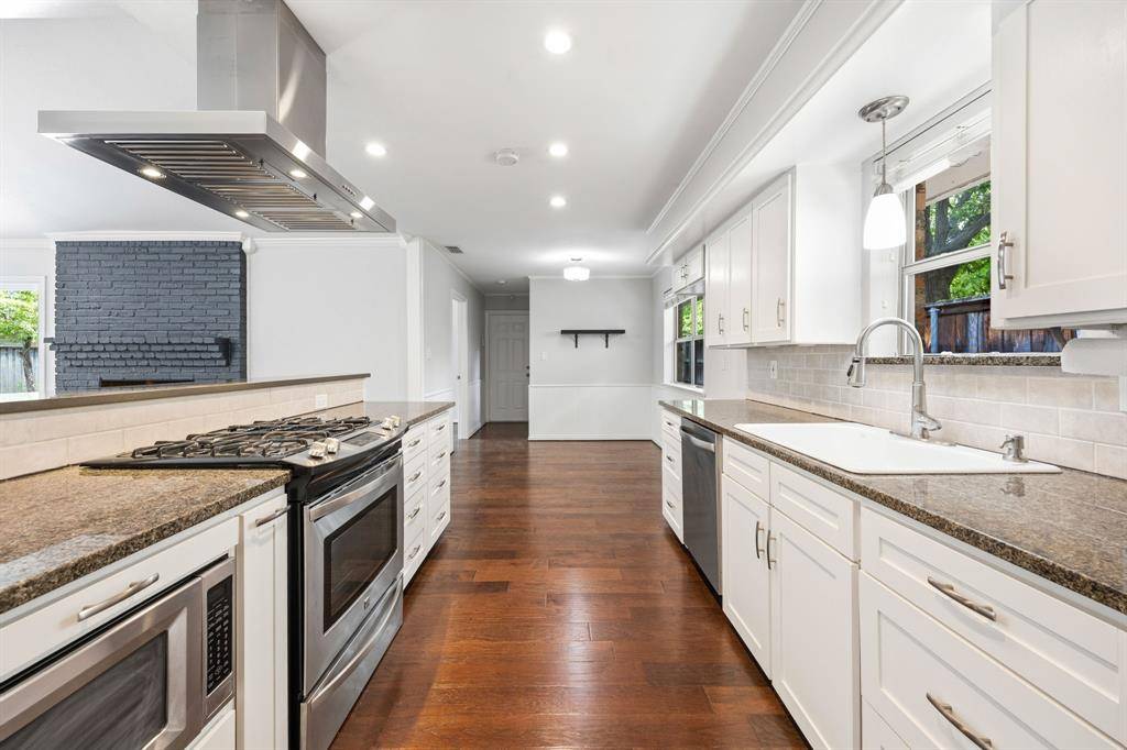 9424 Hunters Creek Drive, Dallas, TX 75243