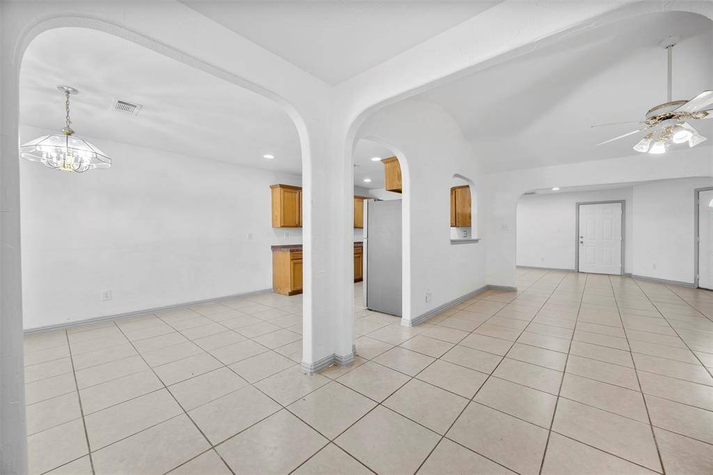 5848 Keeneland Parkway, Dallas, TX 75211